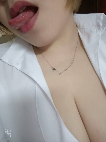 在中南汽车世界附近，店名索拉养